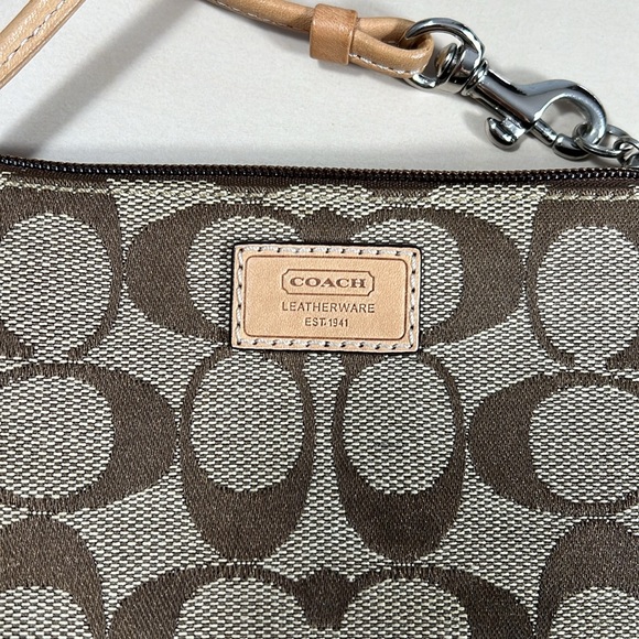 🌺 COACH KHAKI SIGNATURE C WRISTLET COIN BAG - Picture 4 of 6